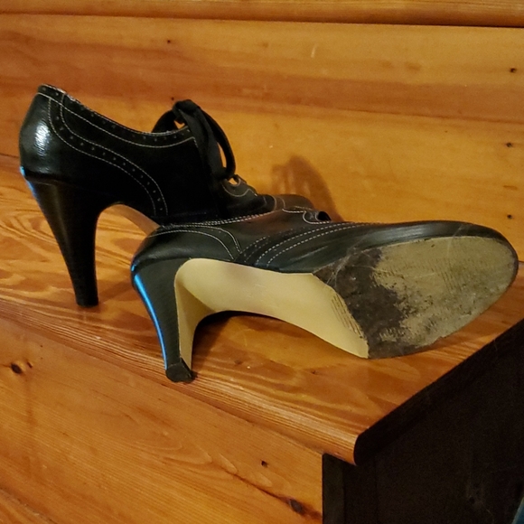 Isaac Mizrahi laced heels 8/8.5 - Picture 5 of 9